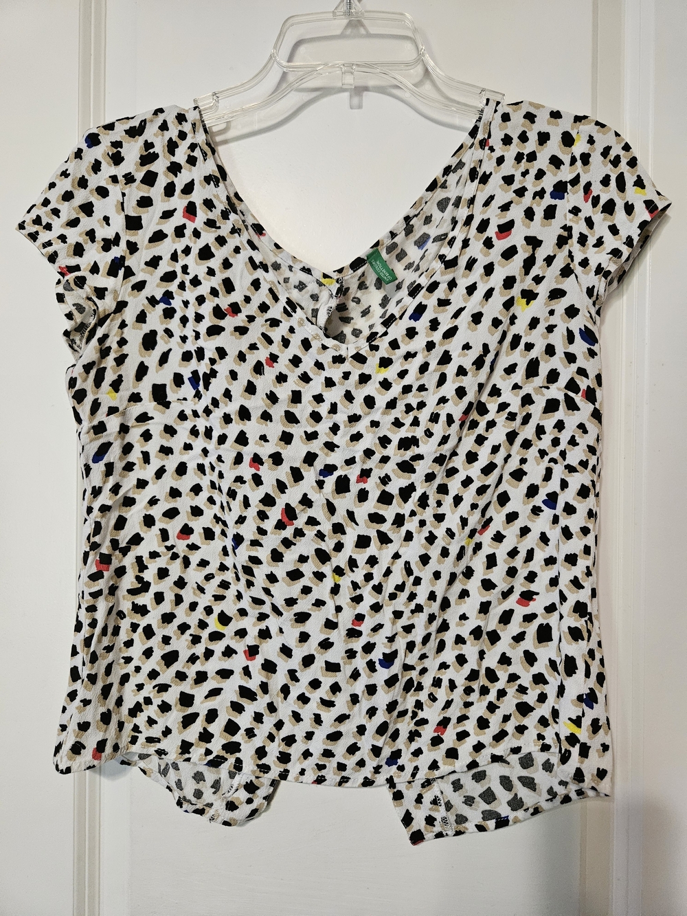 United Colors of Benetton White Multicolor Leopard-Print V-Neck Tee